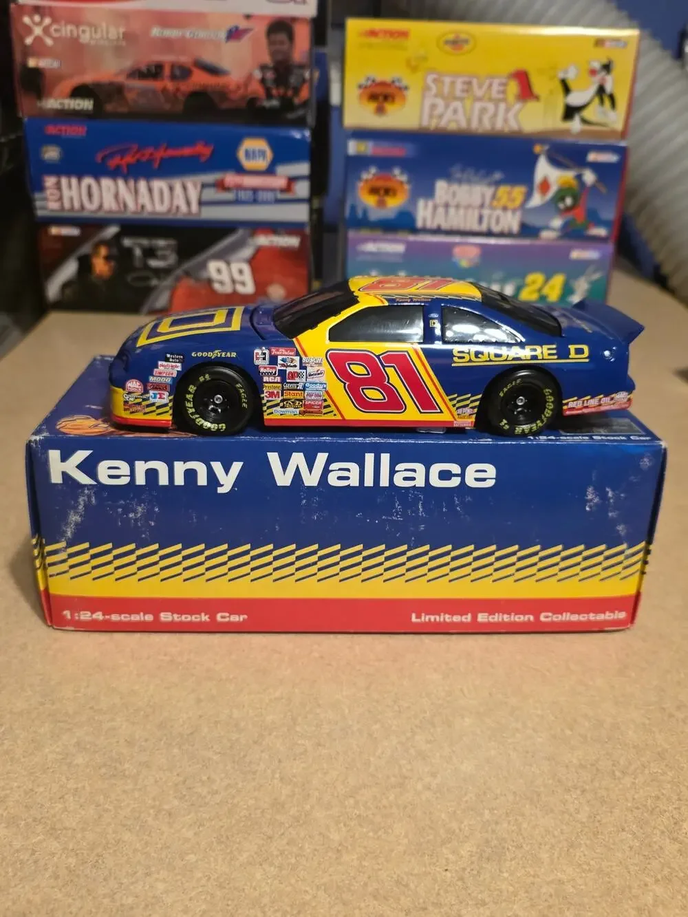 Kenny Wallace 81 Square D 1997 Thunderbird 1:24 Diecast Bank Nascar Action